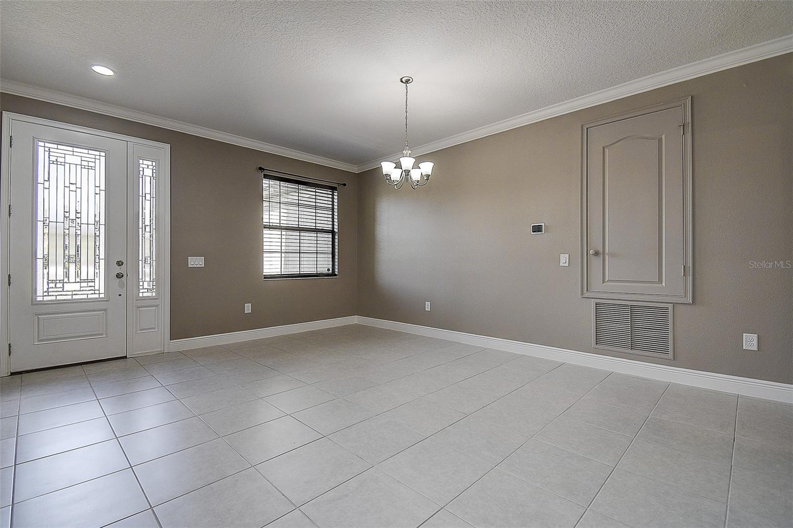 Photo 5 of 624 TIERRA DR