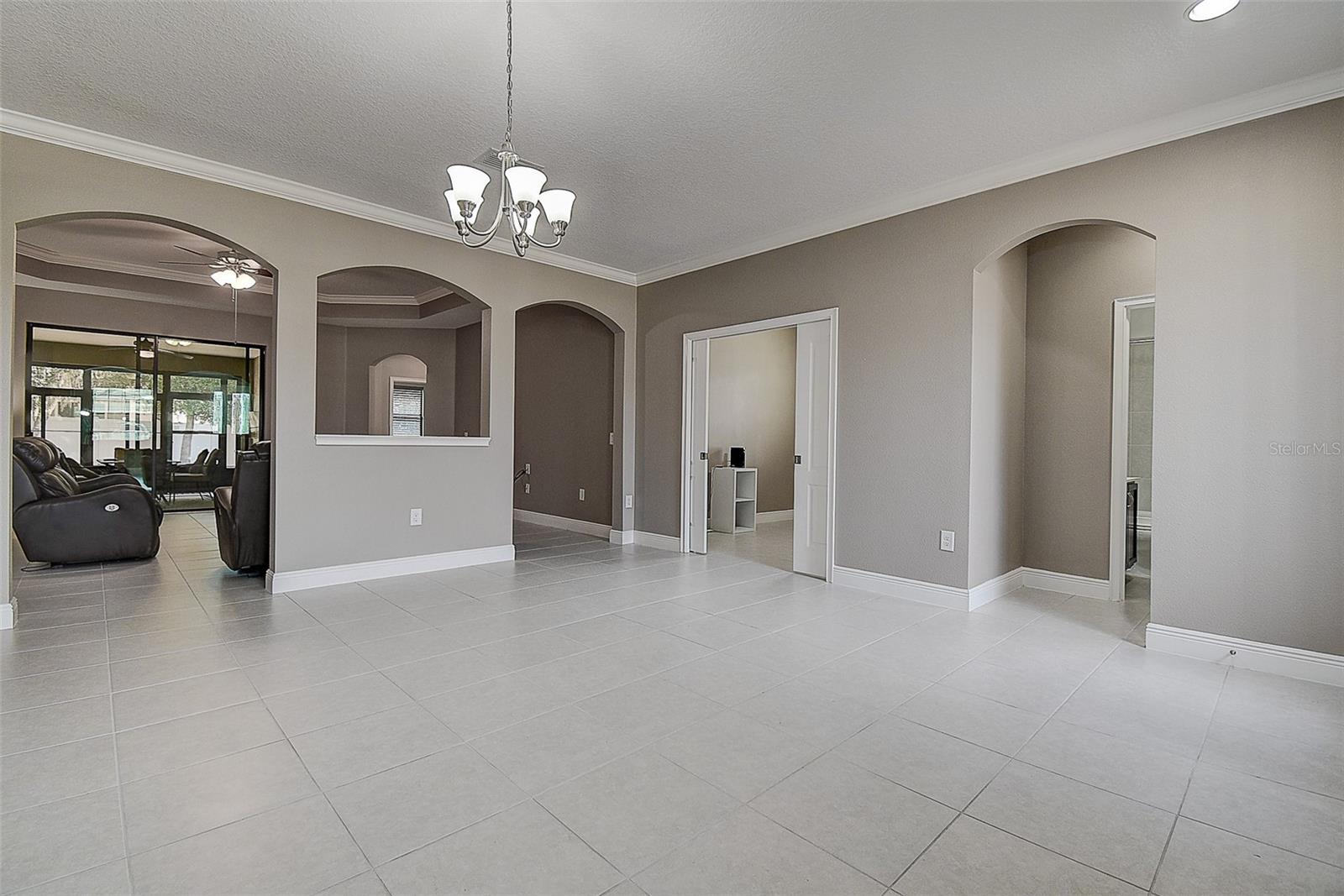 Photo 7 of 624 TIERRA DR