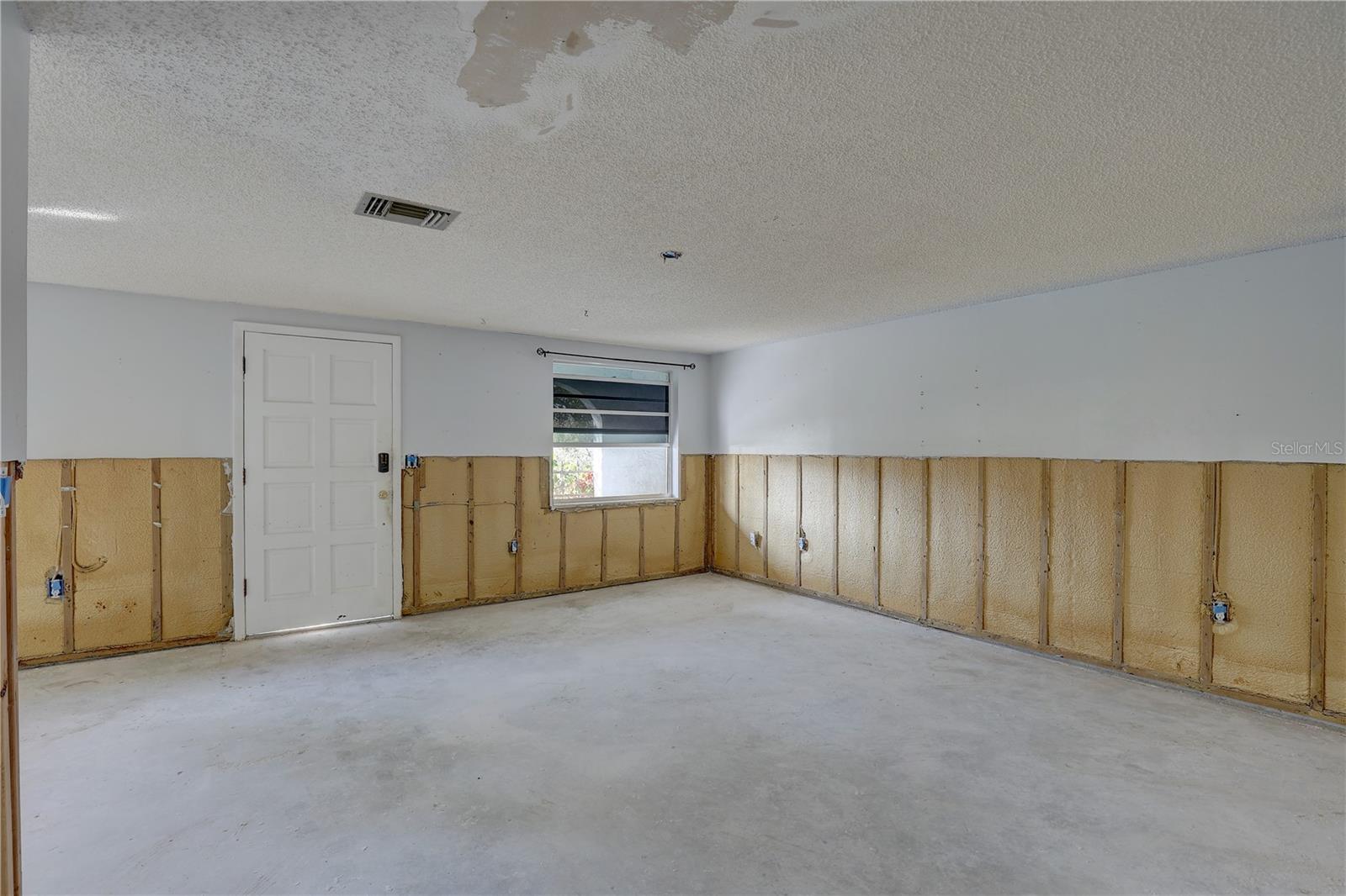 Photo 7 of 8547 HORIZON LN