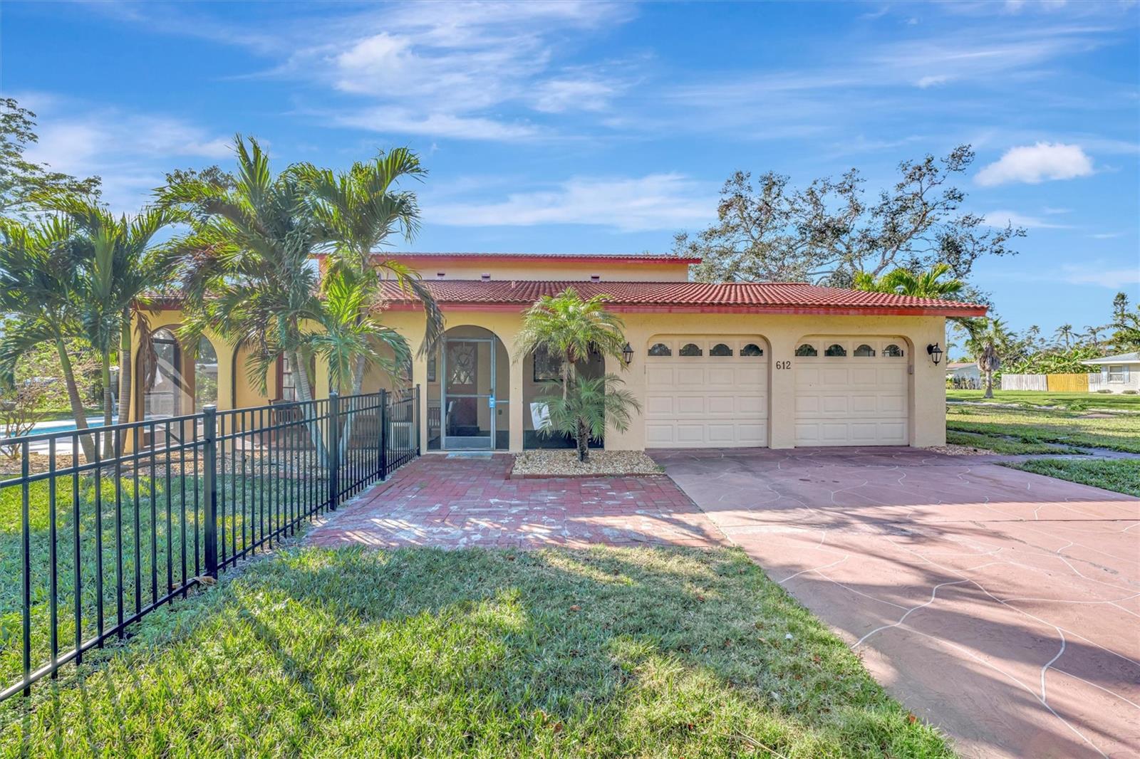 Photo 3 of 612 MONTEZUMA DR