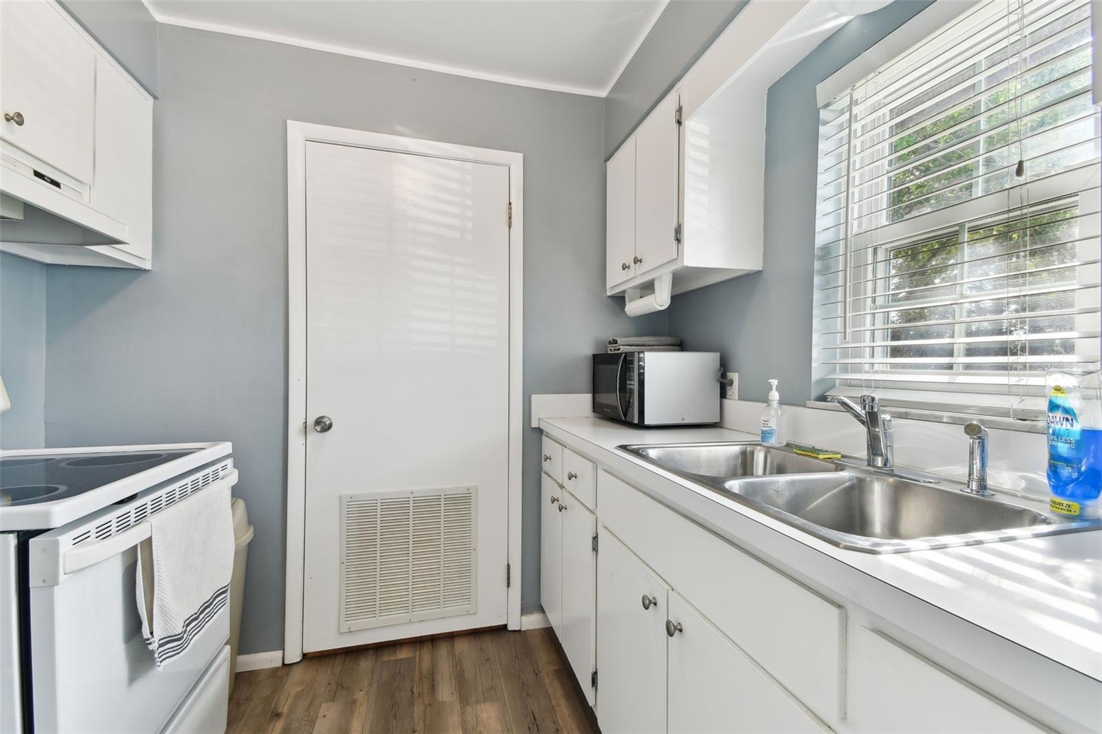 Photo 3 of 4215 E BAY DR #900