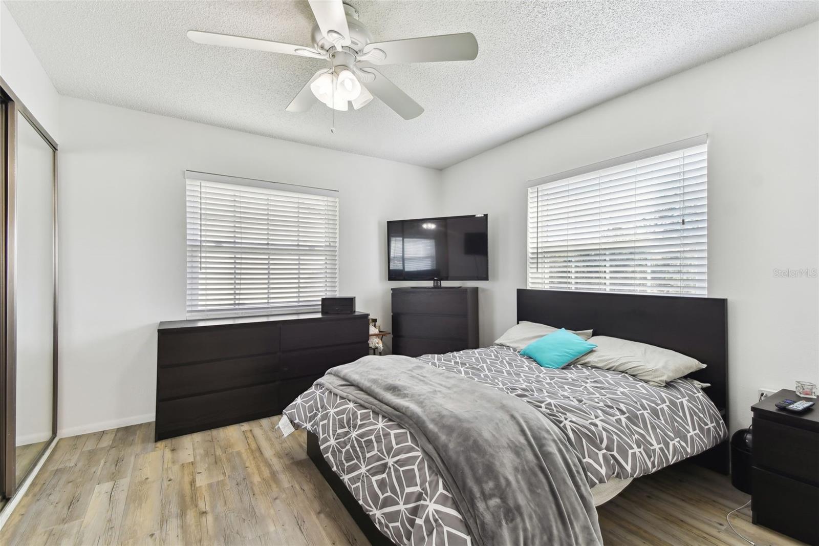 Photo 4 of 4215 E BAY DR #900