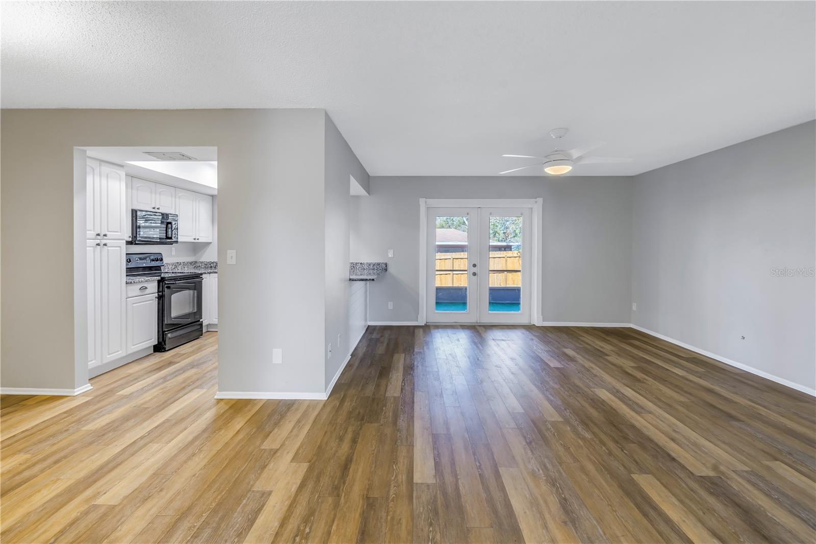Photo 3 of 2609 RIDGE LN