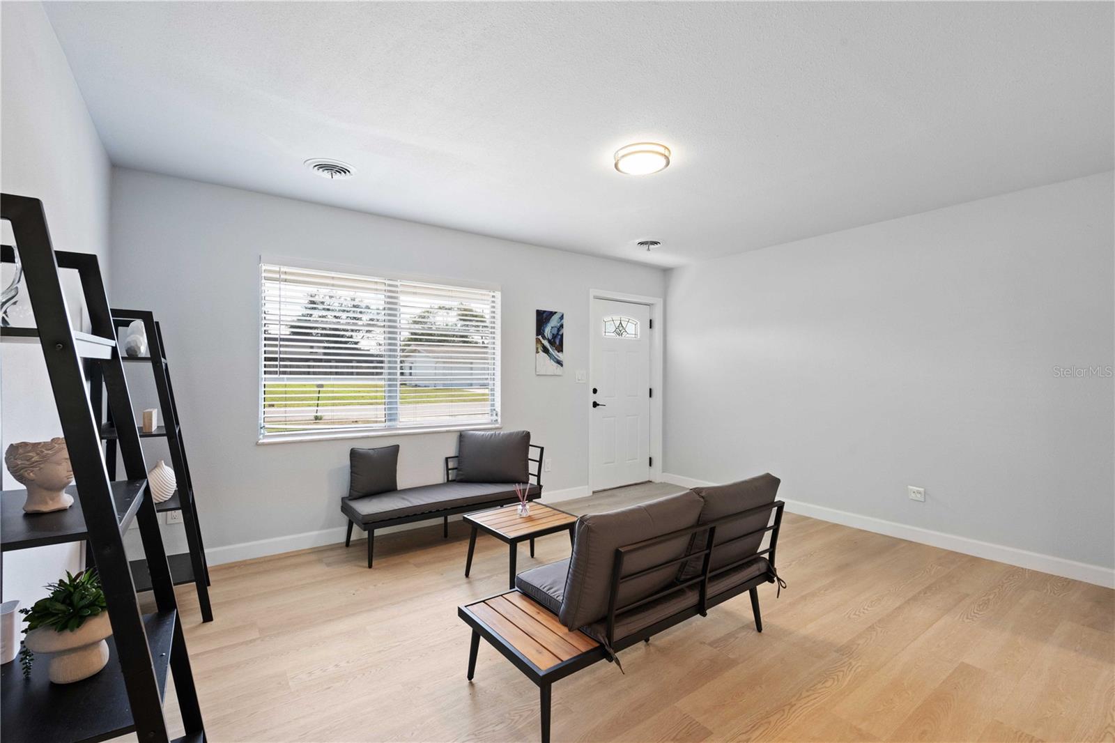 Photo 4 of 39035 CITADEL CIR