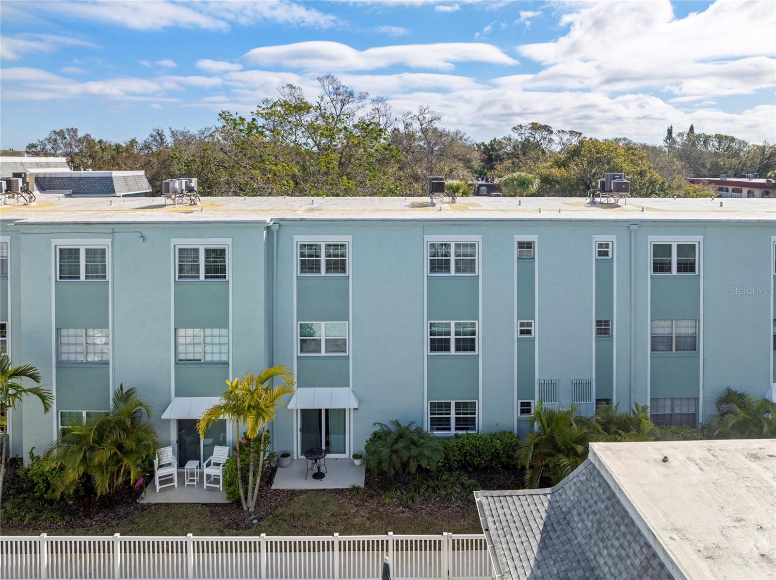 Photo 2 of 1706 BELLEAIR FOREST DR #348