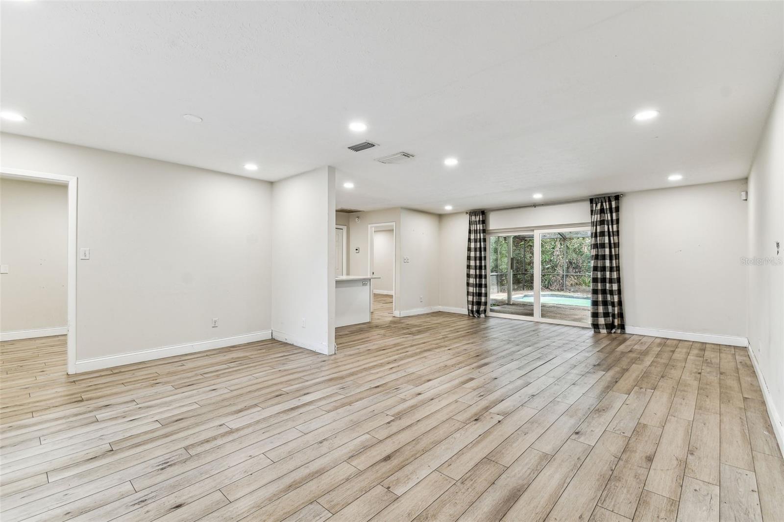 Photo 7 of 4504 GRAINARY AVE