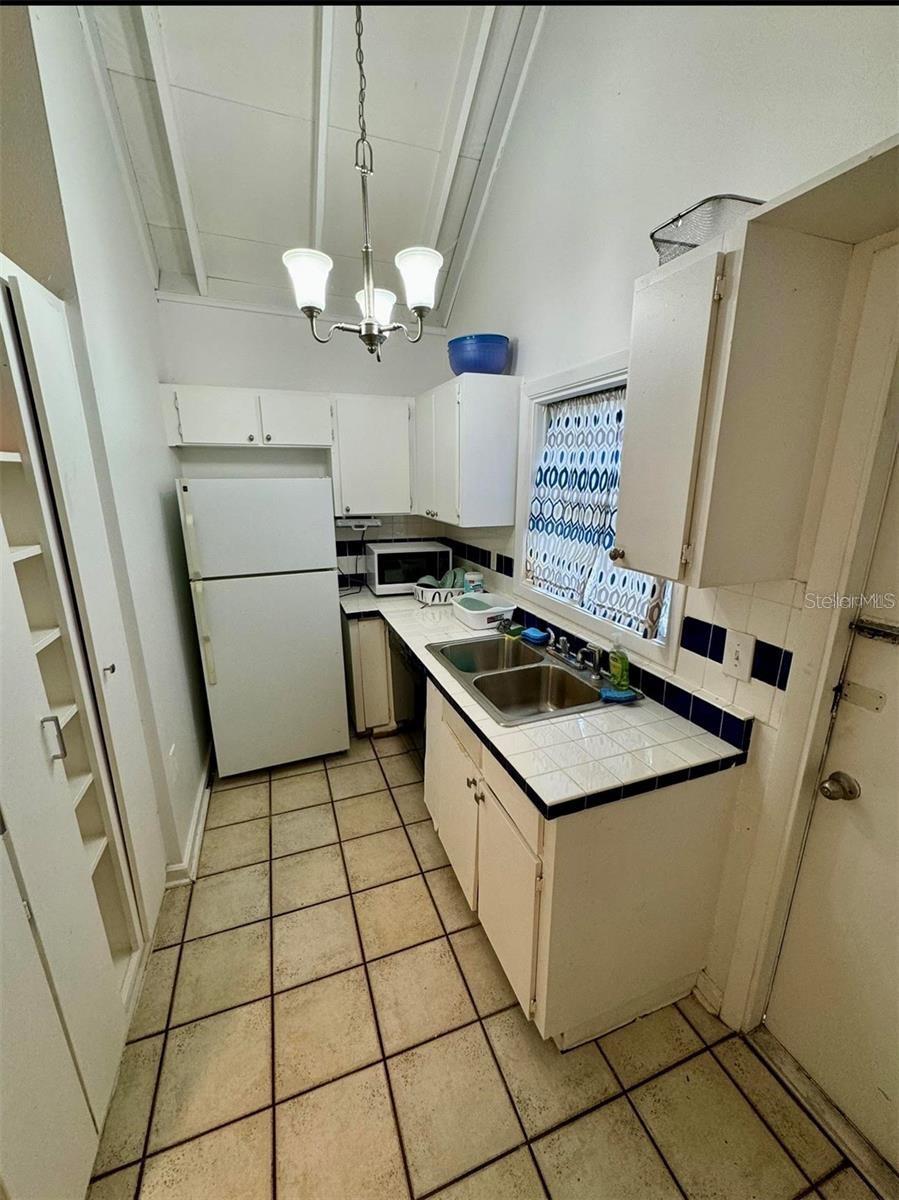 Photo 4 of 5627 ASHLEY OAKS DR #4