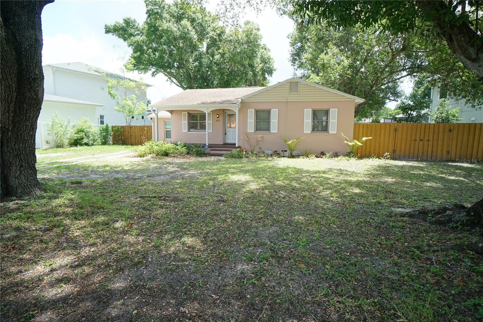Photo 3 of 3612 W TAMPA CIR