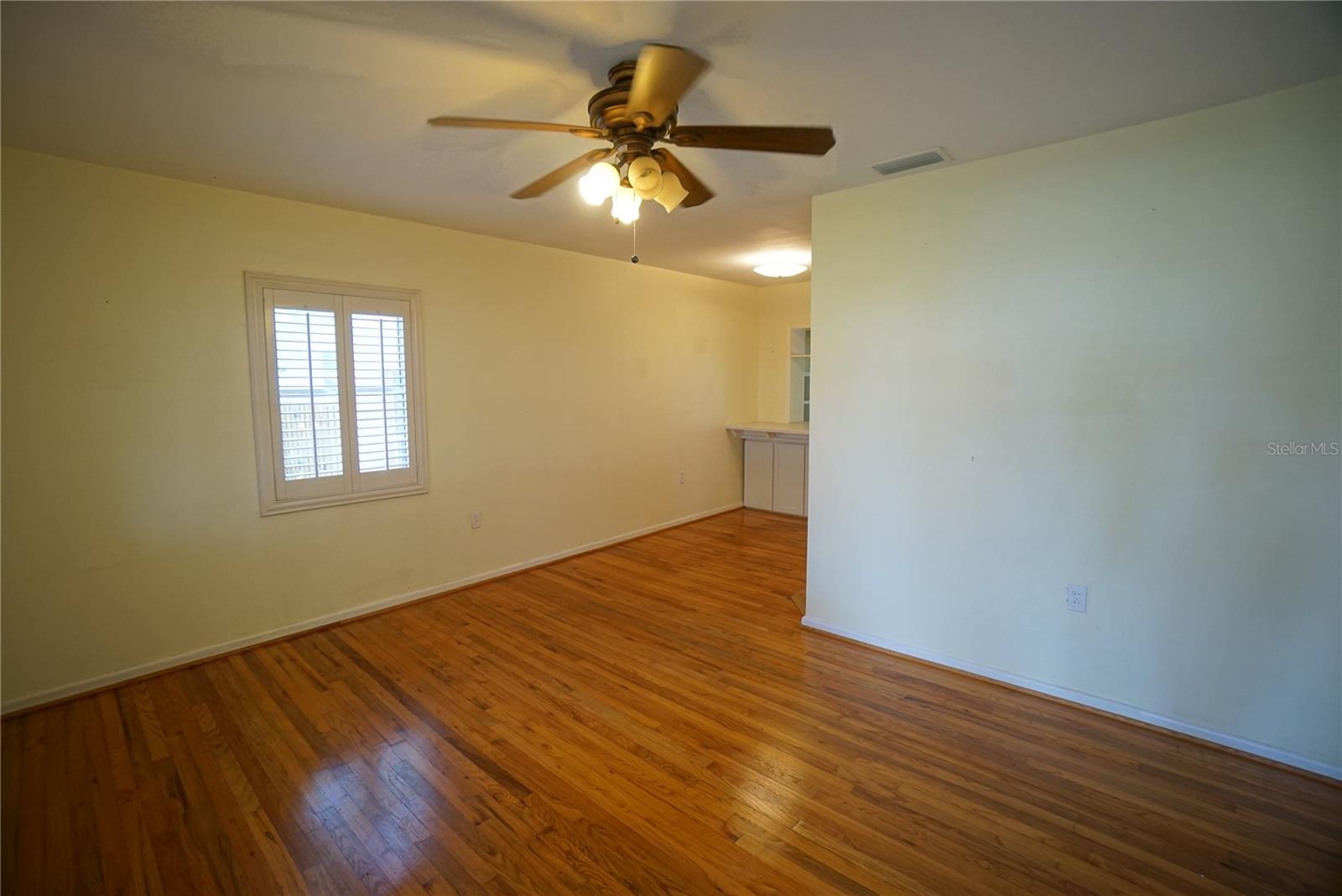 Photo 4 of 3612 W TAMPA CIR