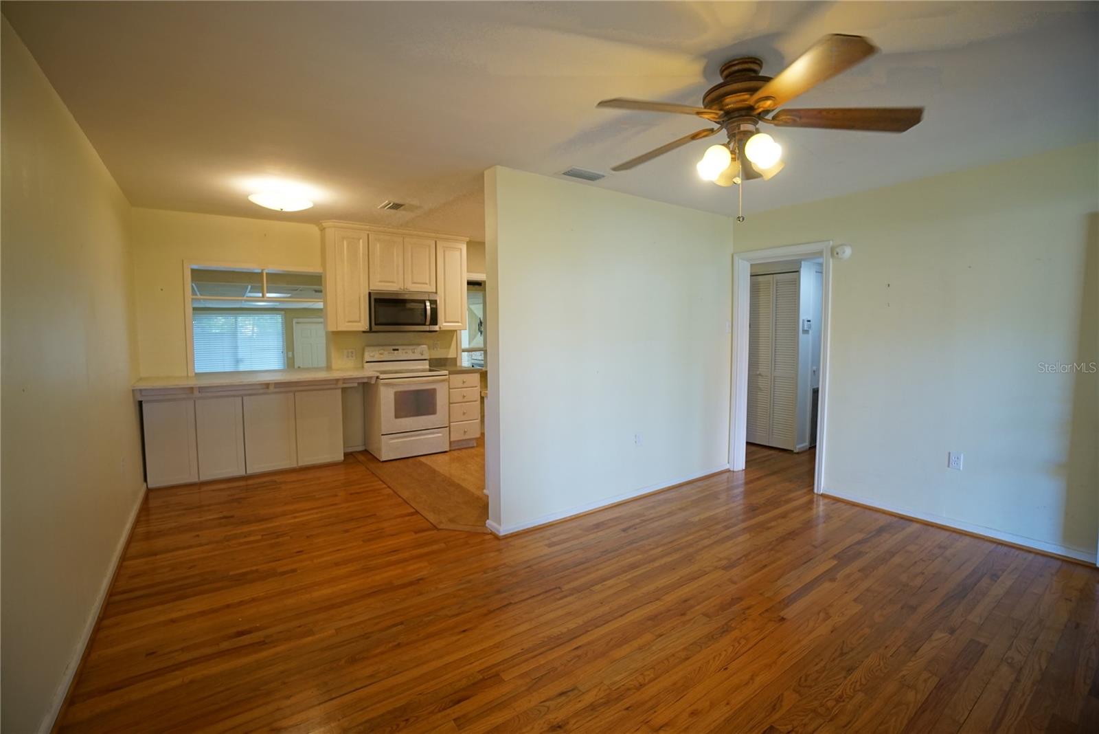 Photo 5 of 3612 W TAMPA CIR