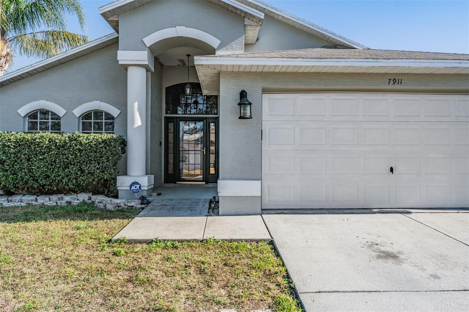 Photo 4 of 7911 FLORADORA DR