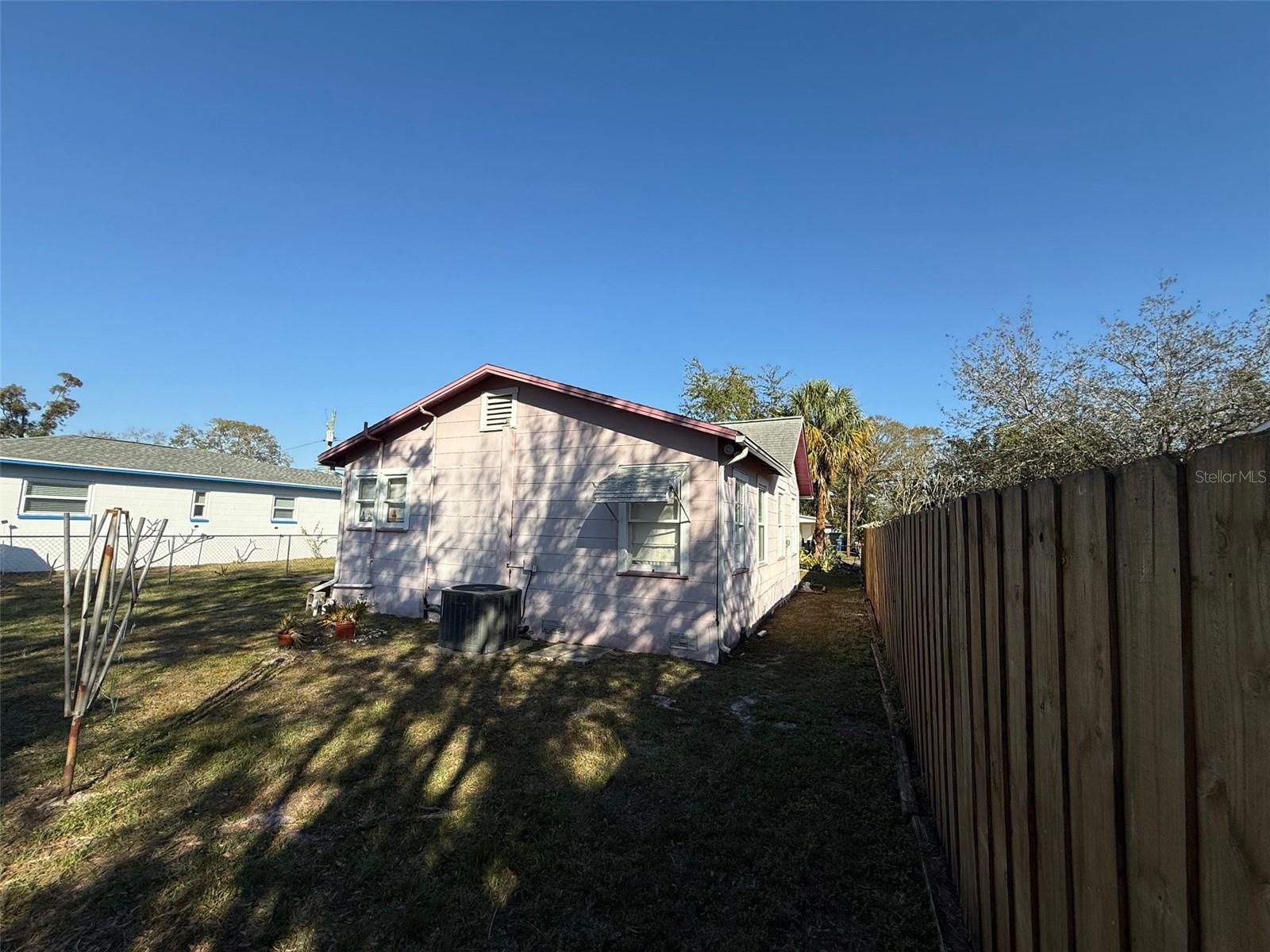 Photo 4 of 6319 S ADELIA AVE