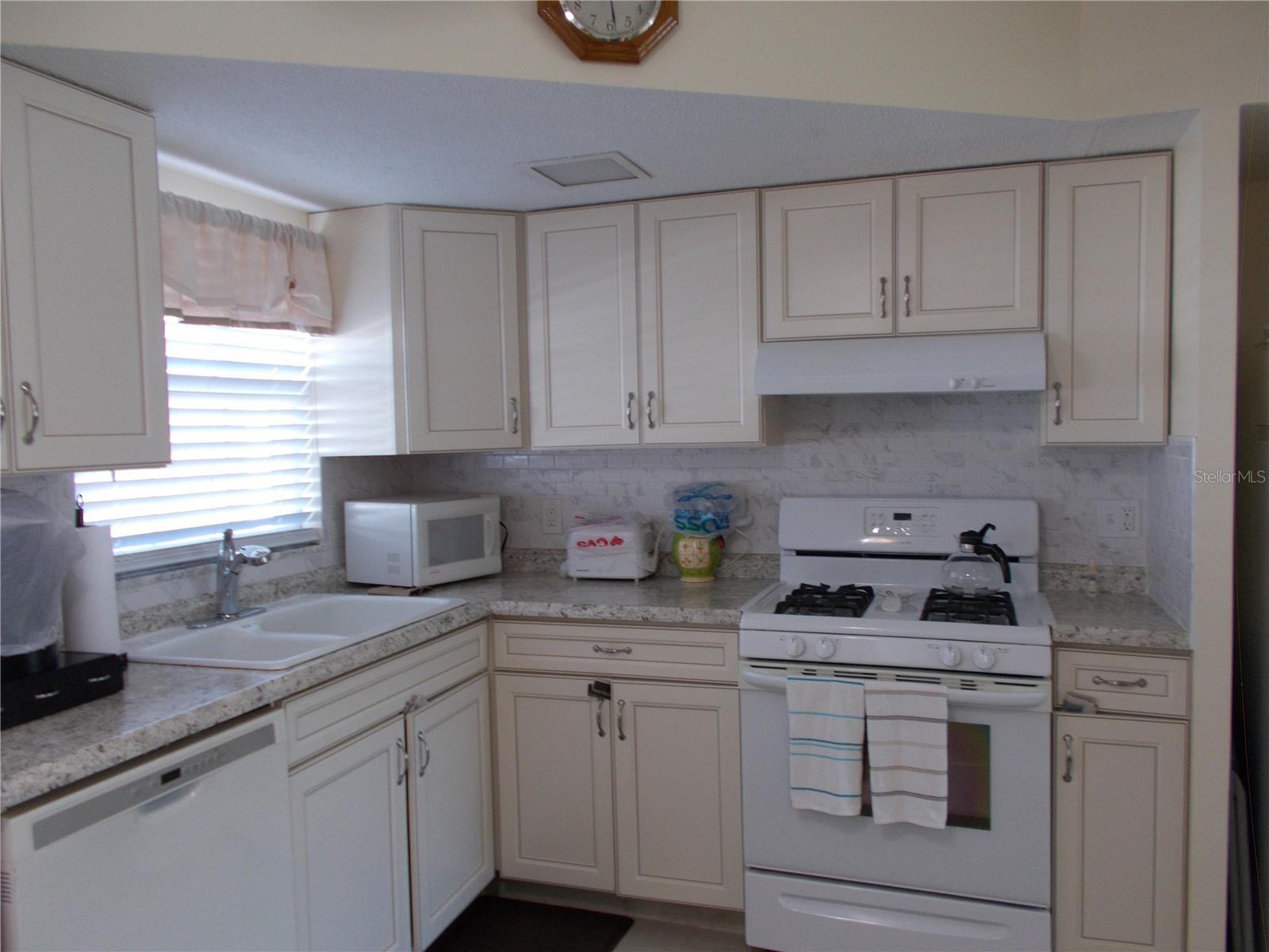 Photo 3 of 7729 39TH TER N