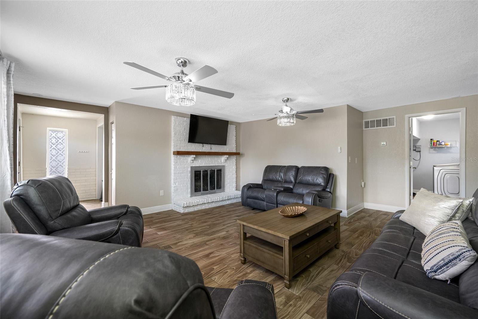 Photo 4 of 1404 WOOD AVE