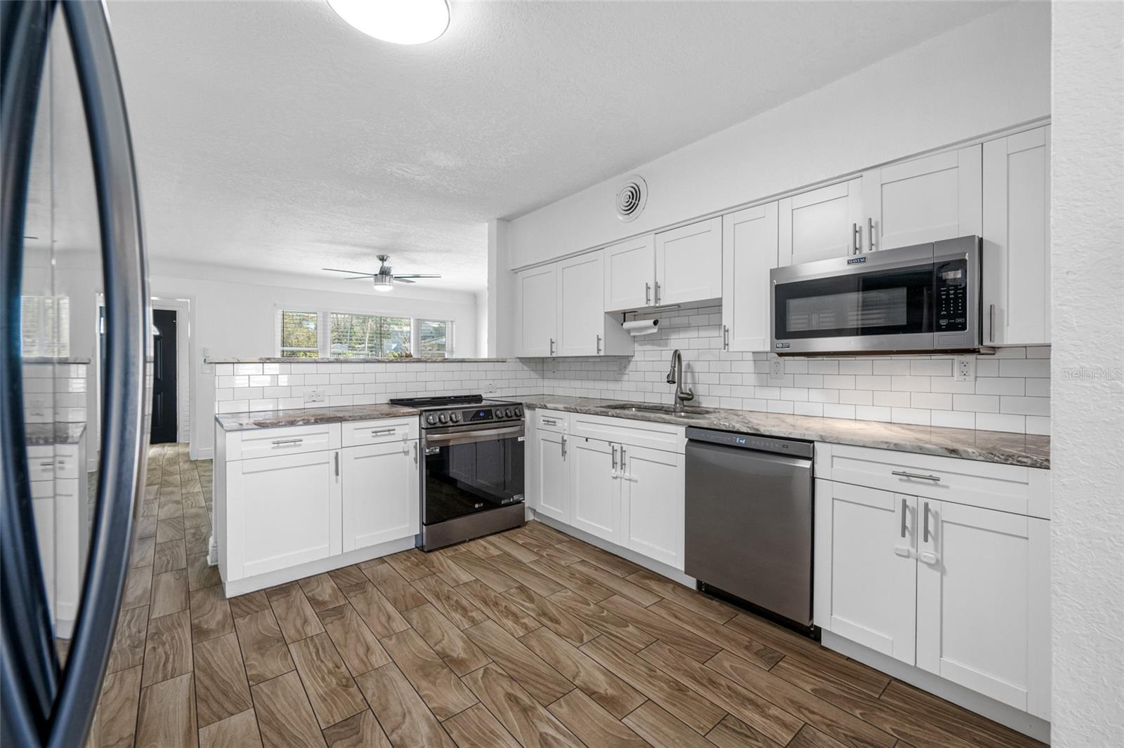 Photo 6 of 1404 WOOD AVE