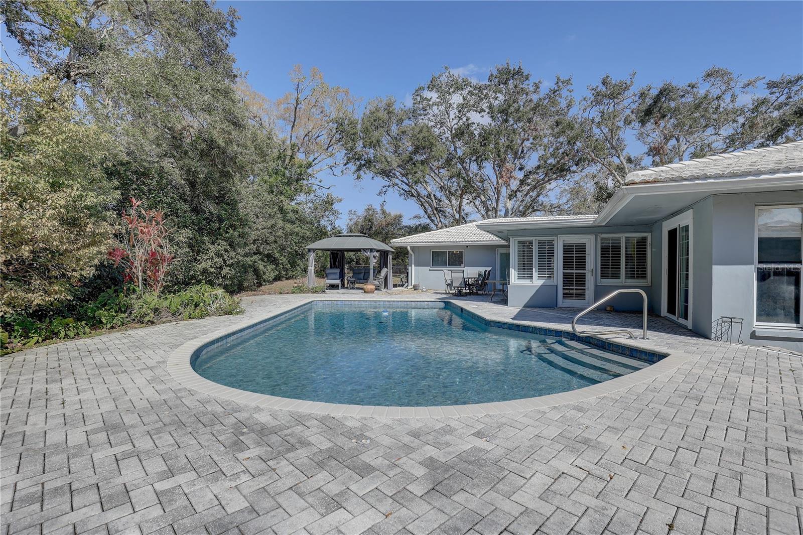 Photo 2 of 1854 WATEROAK DR W