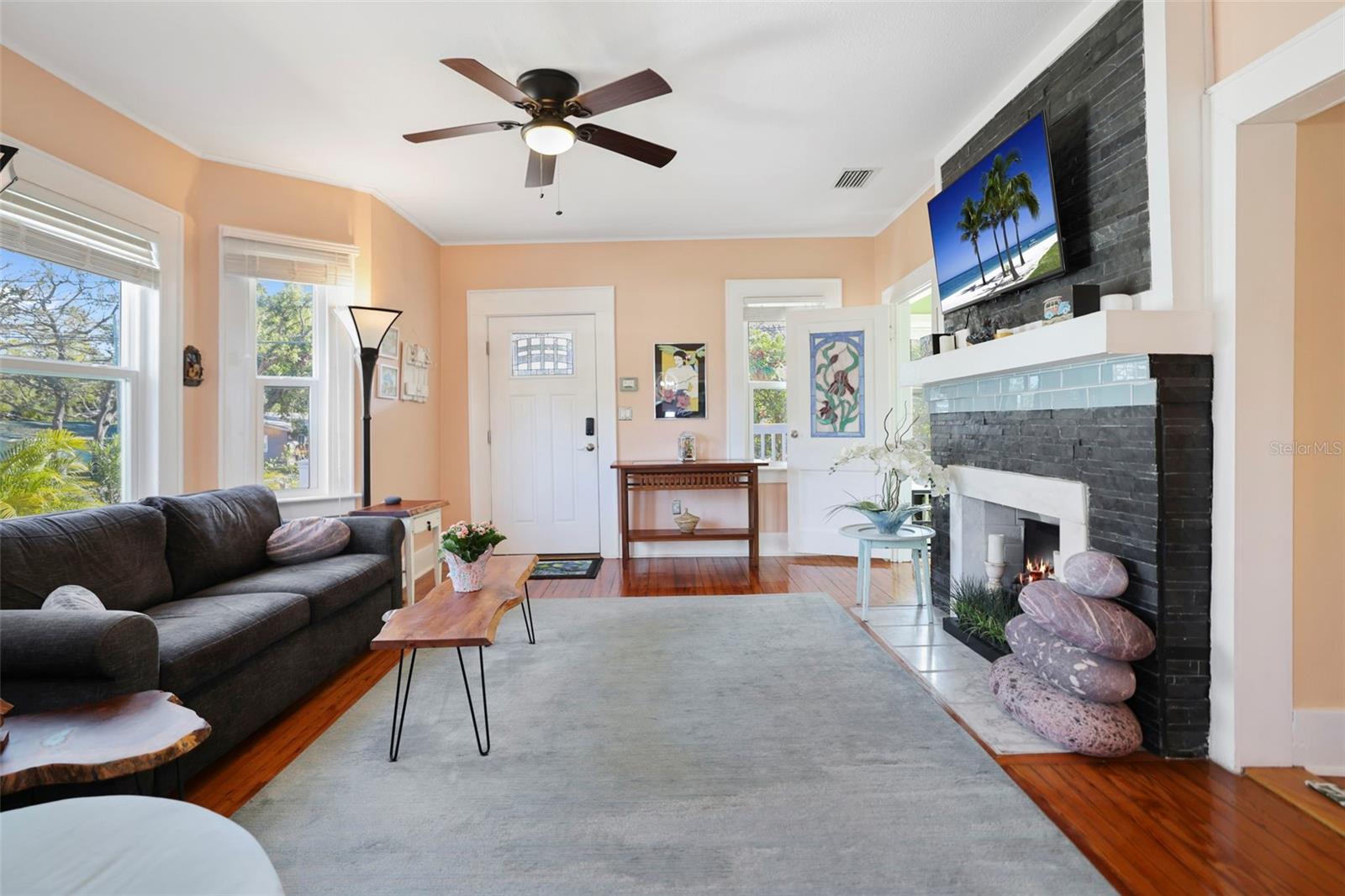Photo 7 of 1166 GRANADA ST