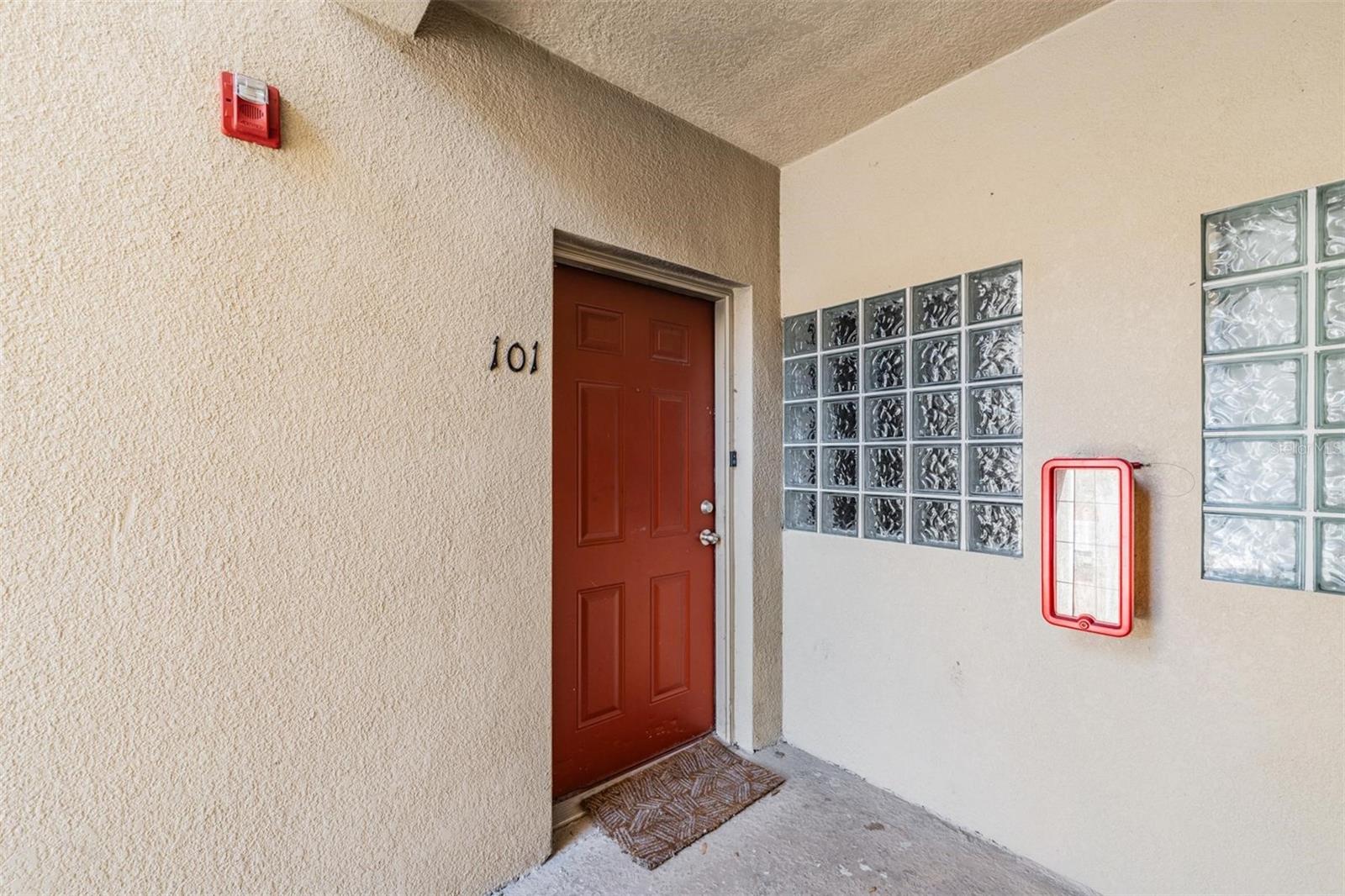 Photo 4 of 6414 HOLLYDALE PL #101
