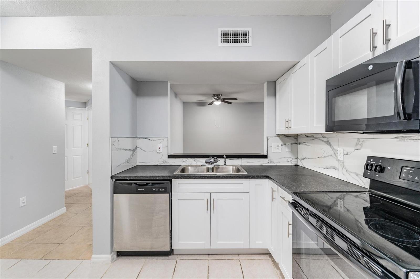 Photo 6 of 6414 HOLLYDALE PL #101