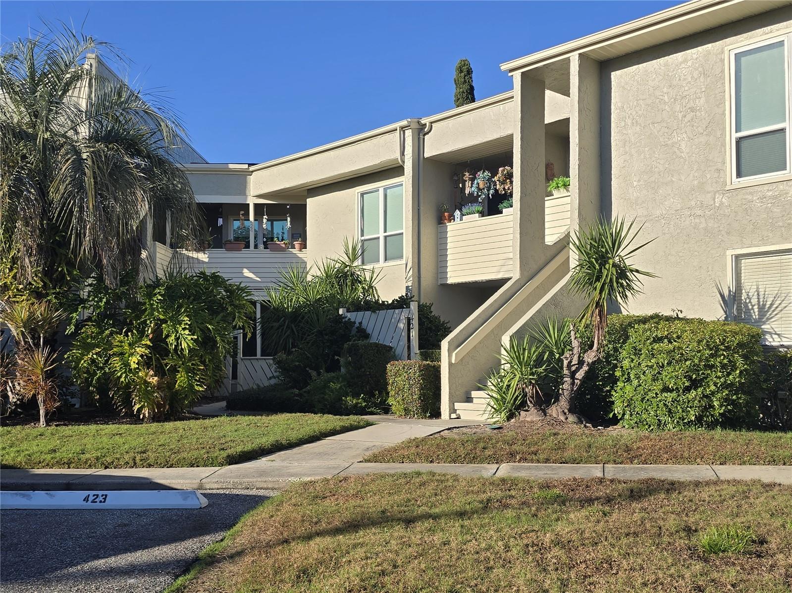 Photo of 423 WINDRUSH BAY DR