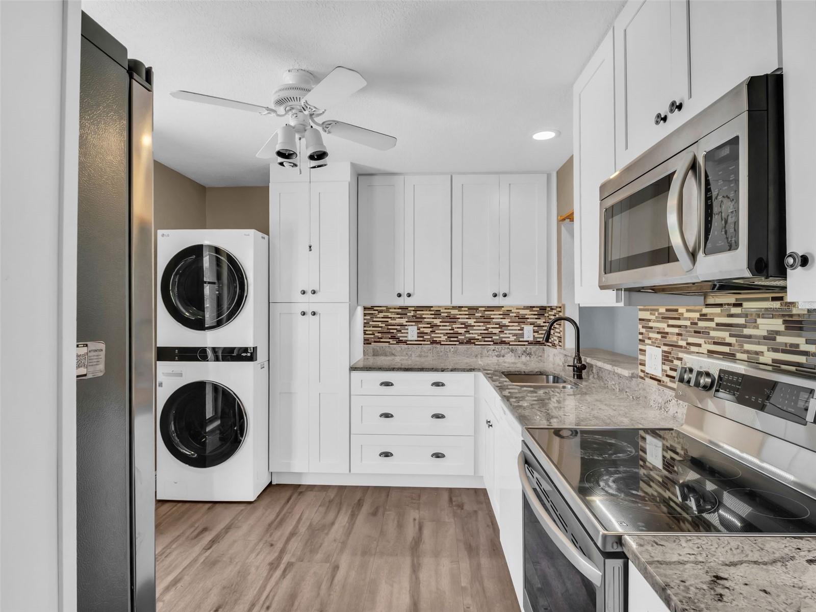 Photo 3 of 25 WINDRUSH BAY DR #25