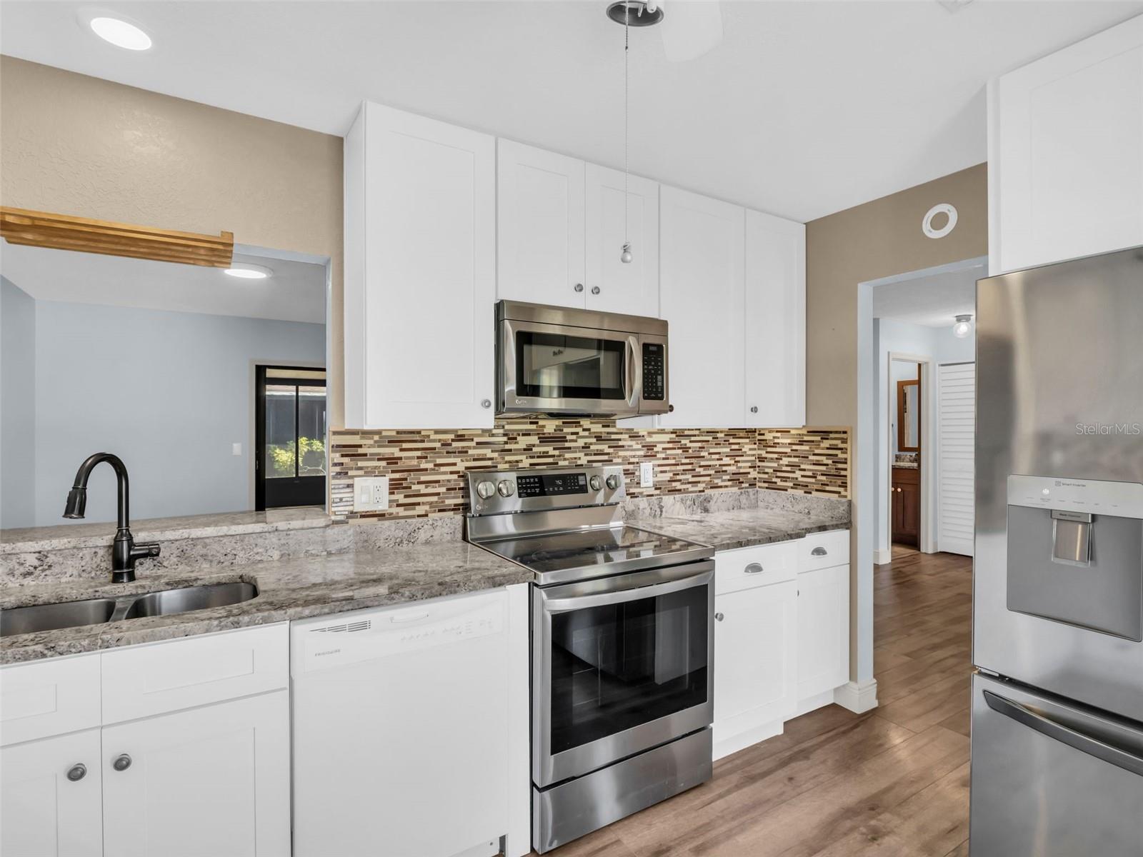 Photo 4 of 25 WINDRUSH BAY DR #25