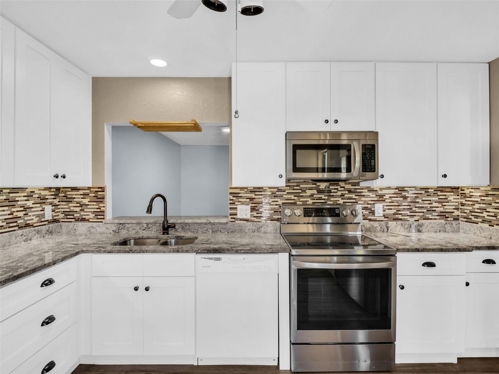 Photo 6 of 25 WINDRUSH BAY DR #25