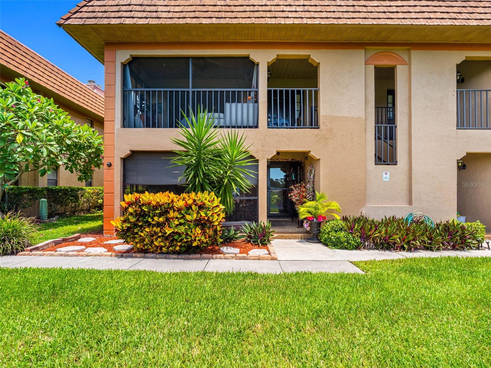 Photo of 10182 SEMINOLE ISLAND DR