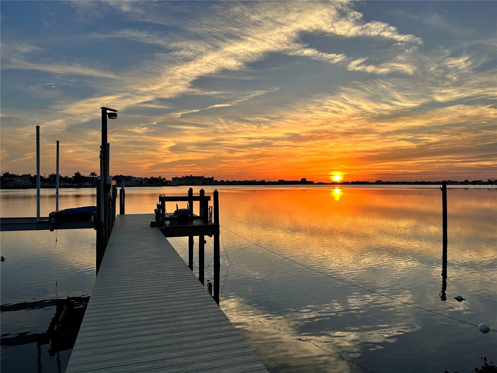 Photo 5 of 311 SUNSET DR N
