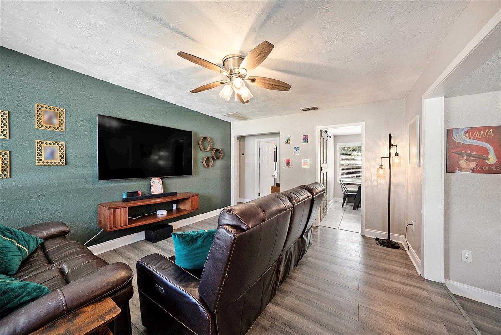 Photo 5 of 1209 E FLORA ST