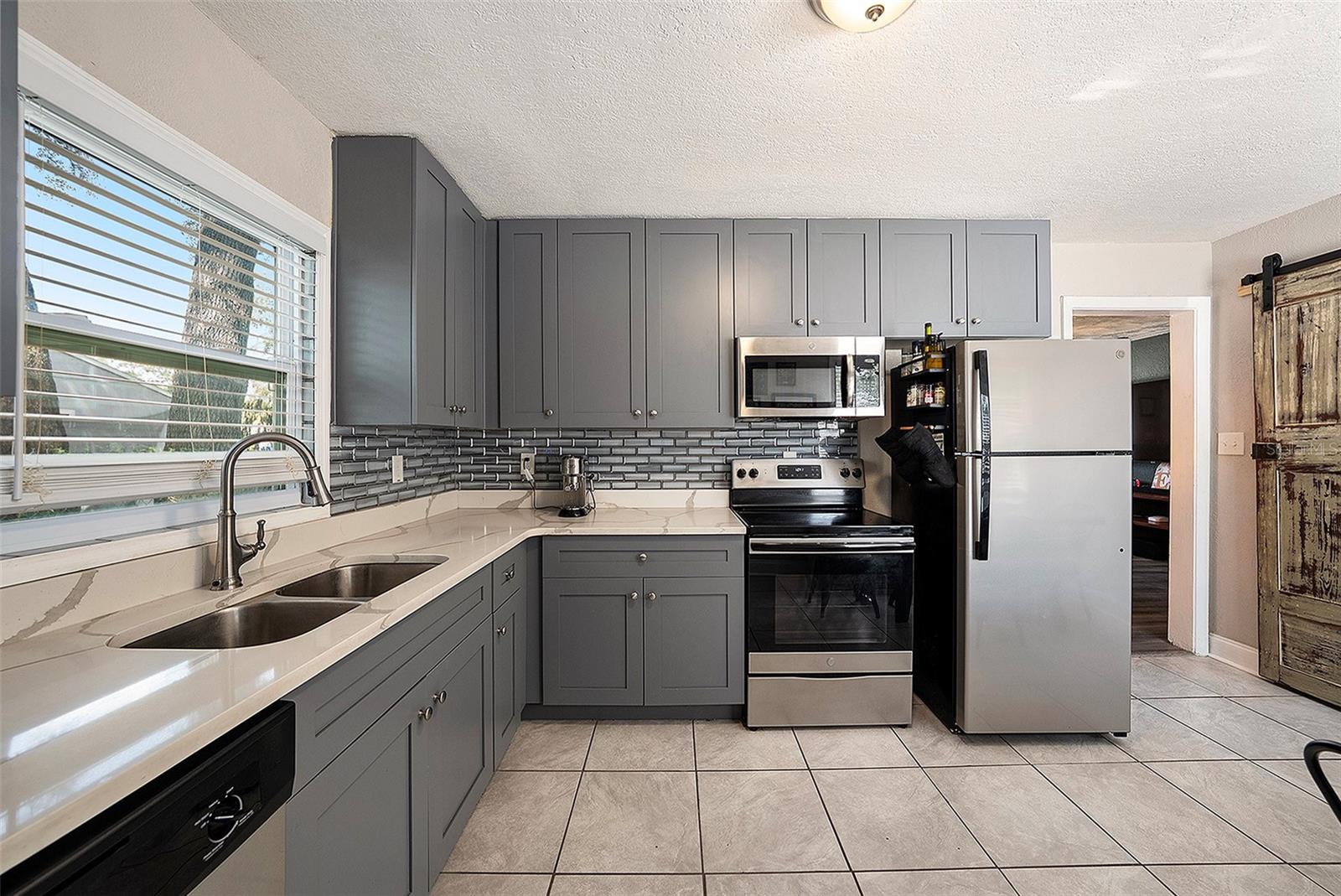 Photo 6 of 1209 E FLORA ST