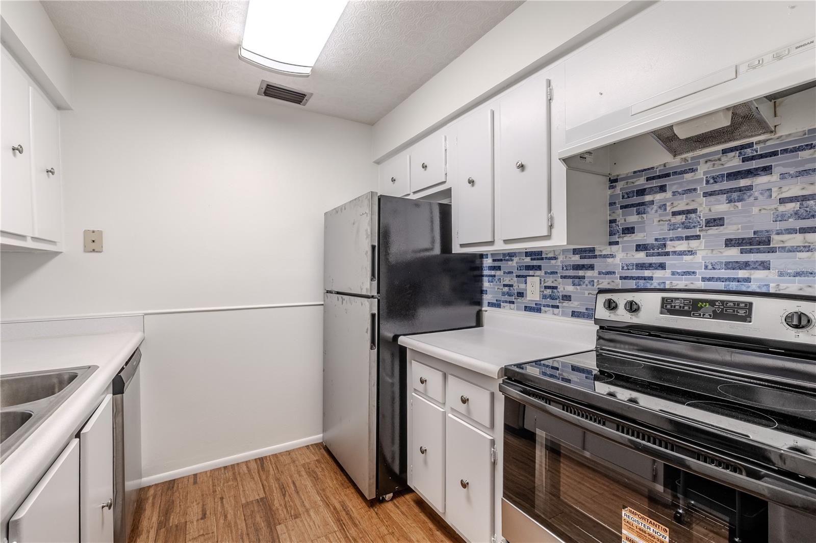 Photo 6 of 1708 BELLEAIR FOREST DR #D