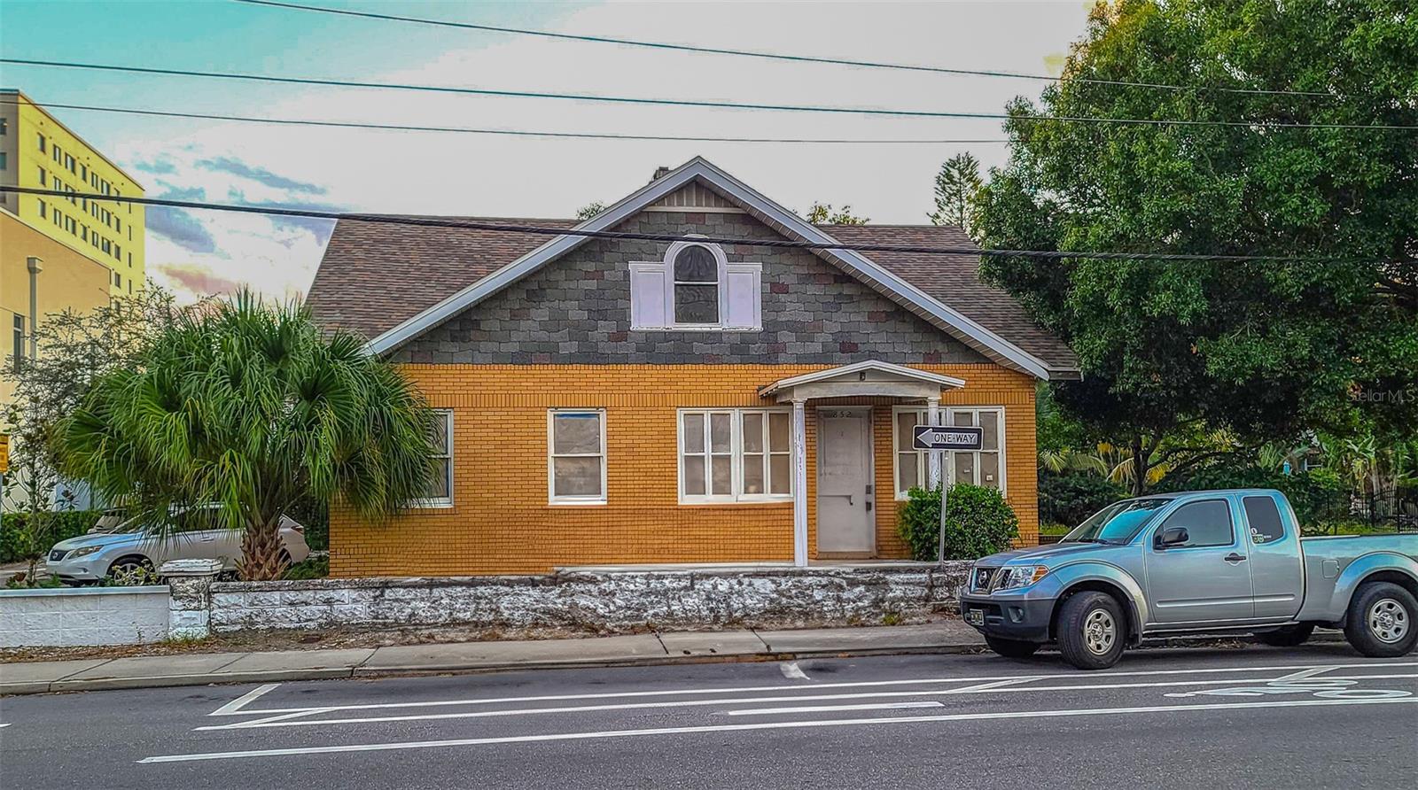 Photo of 852 4TH AVE N