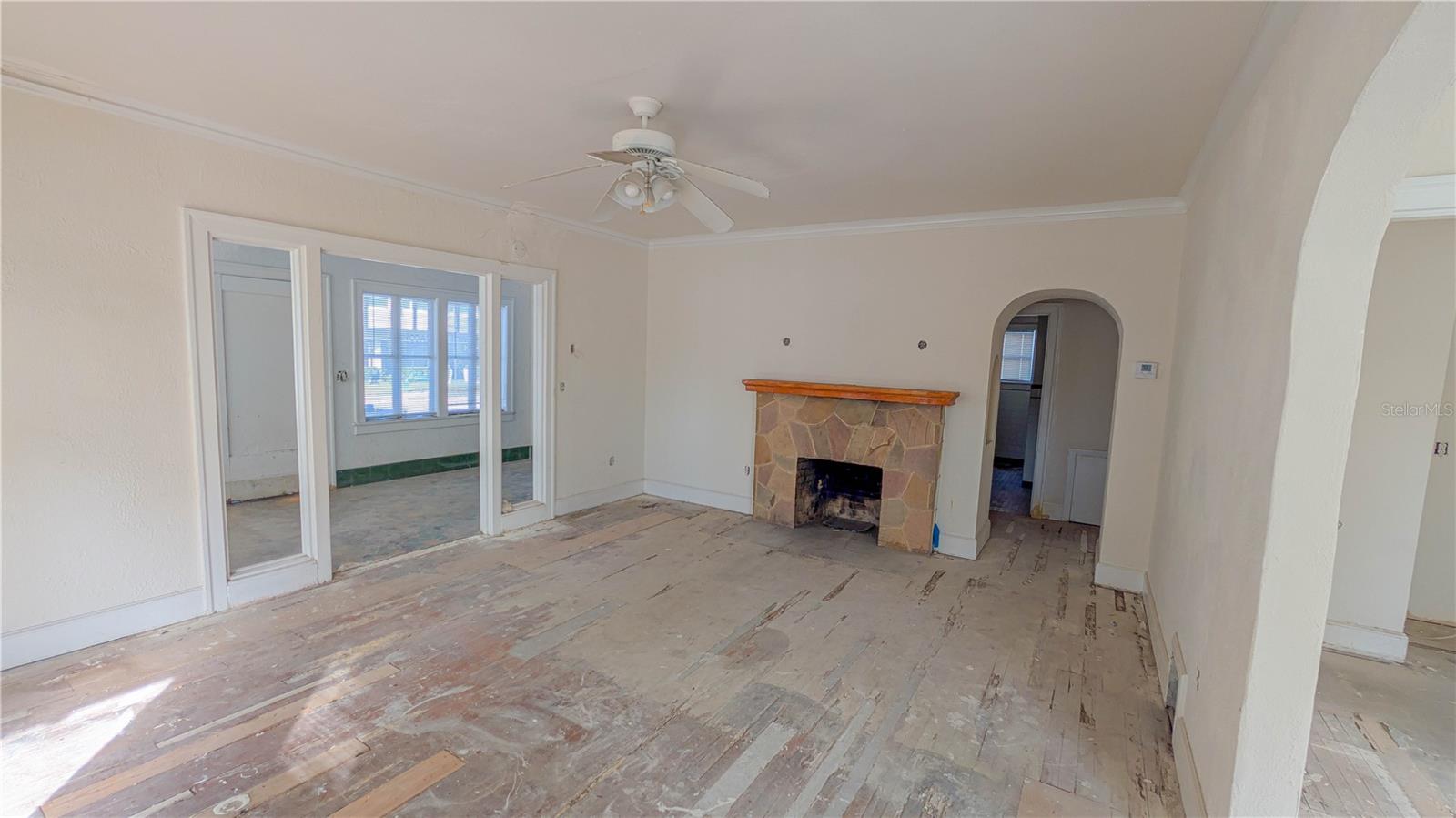 Photo 3 of 852 4TH AVE N