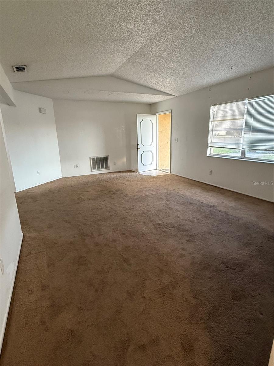 Photo 3 of 9007 SPRING HILL DR