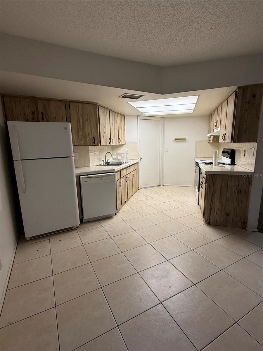 Photo 4 of 9007 SPRING HILL DR