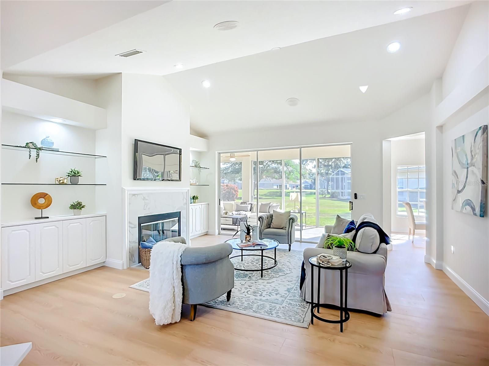 Photo 2 of 2960 SANDRINGHAM PL