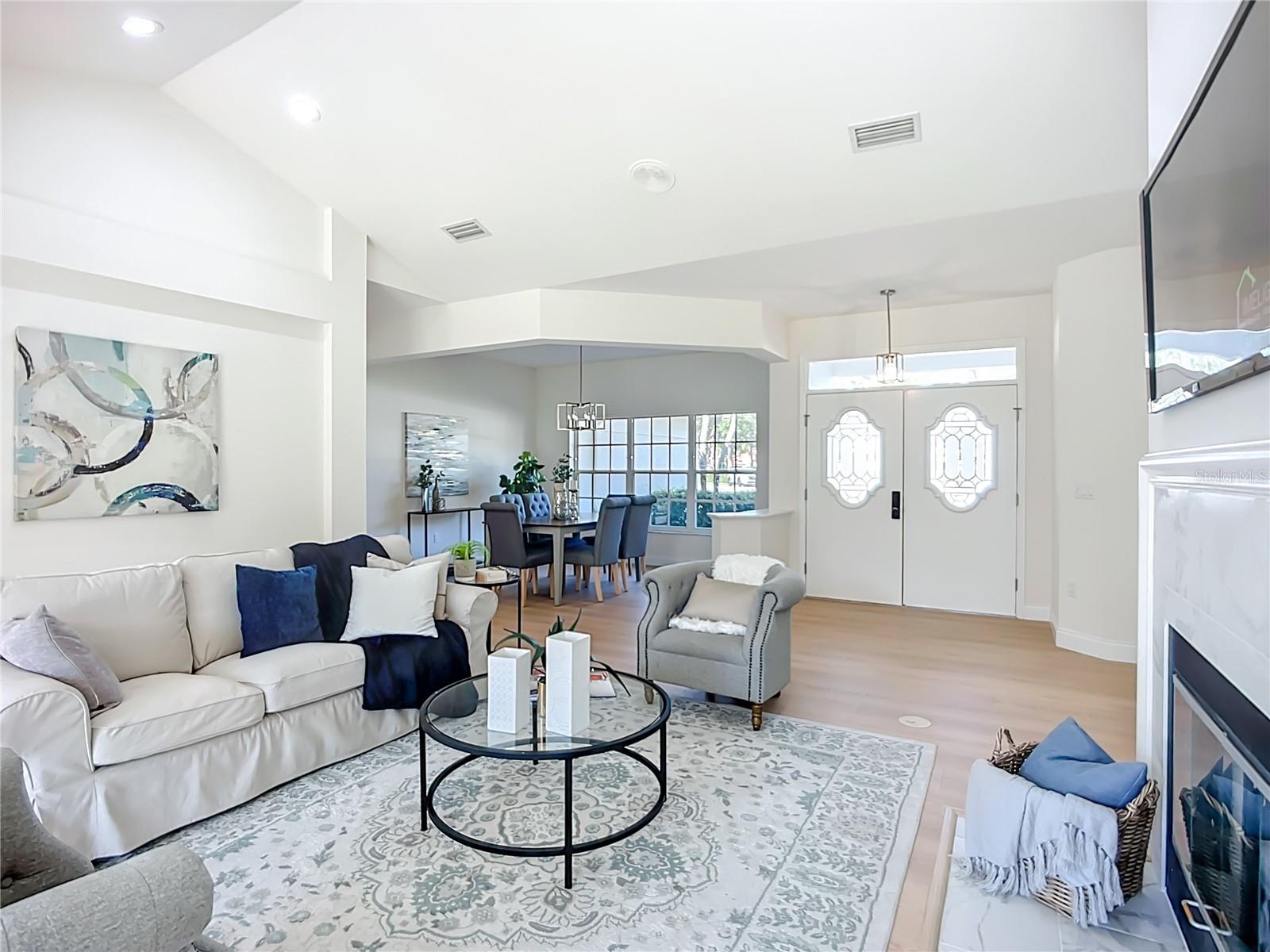 Photo 4 of 2960 SANDRINGHAM PL