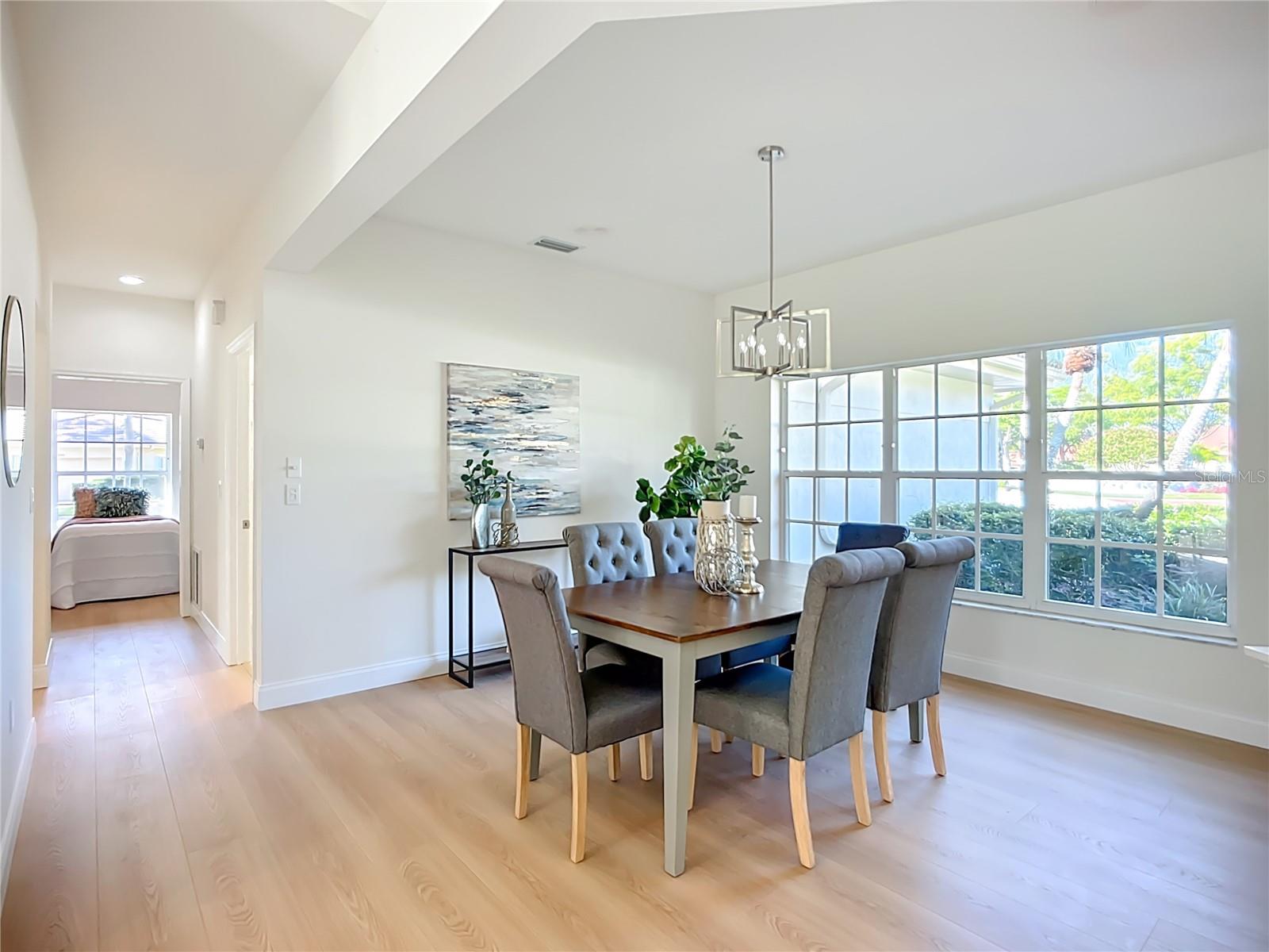 Photo 5 of 2960 SANDRINGHAM PL