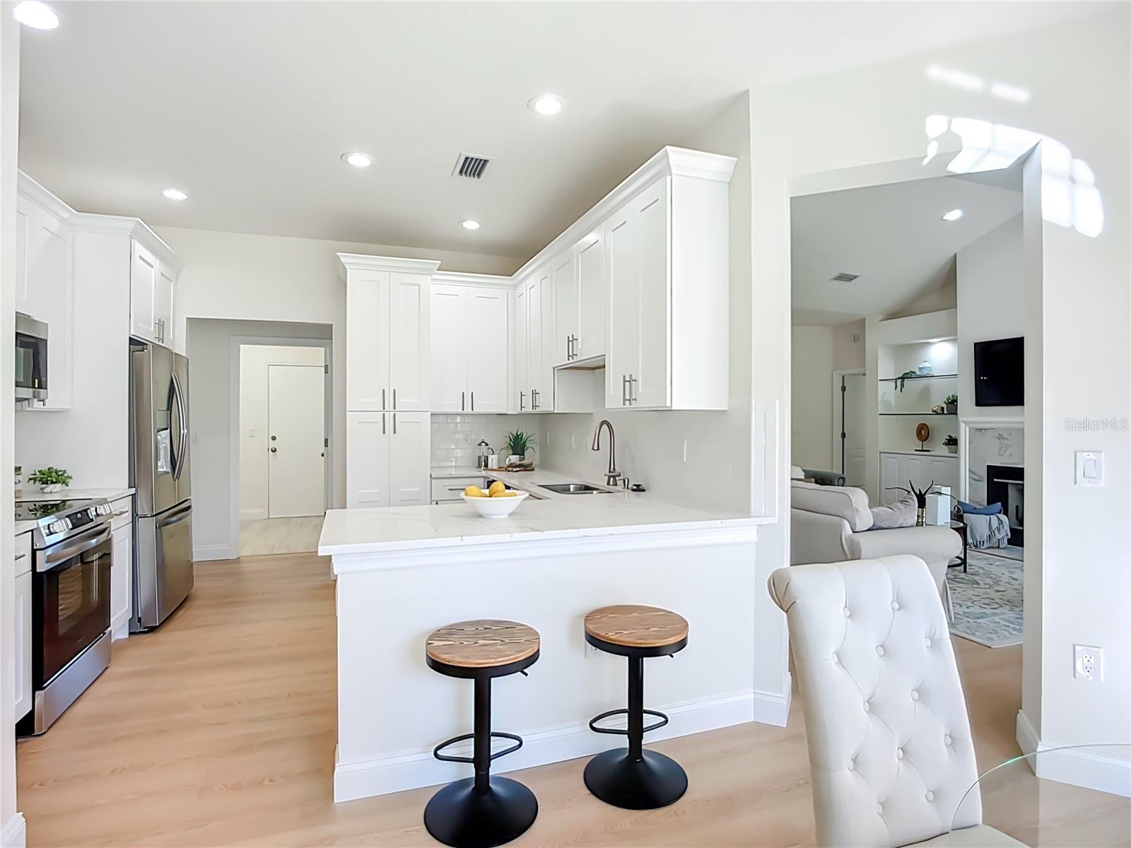 Photo 6 of 2960 SANDRINGHAM PL