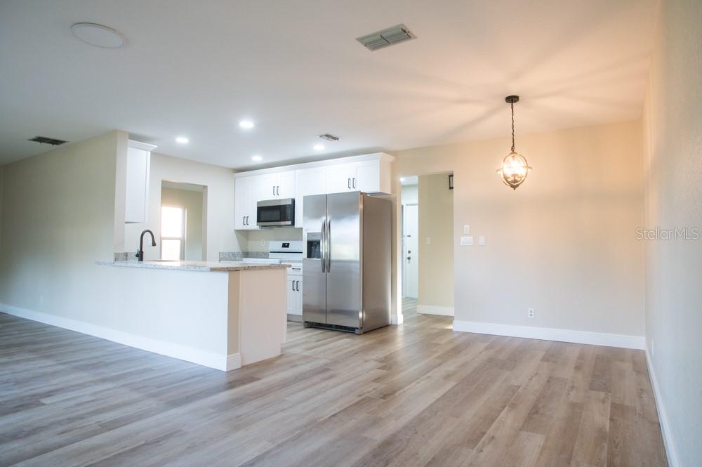 Photo 4 of 1350 GLENGARRY DR