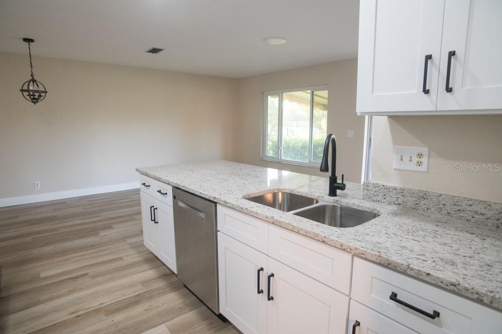 Photo 5 of 1350 GLENGARRY DR