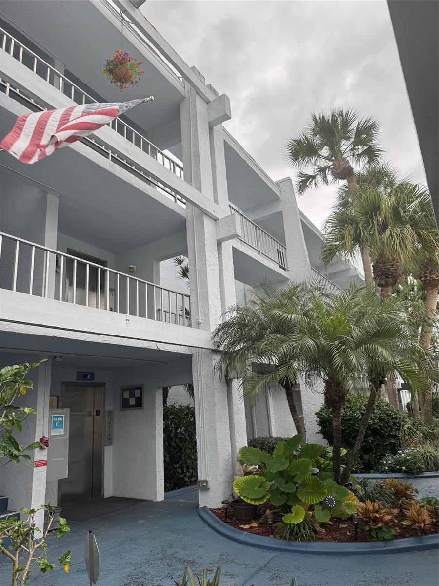 Photo 3 of 225 COUNTRY CLUB DR #C326