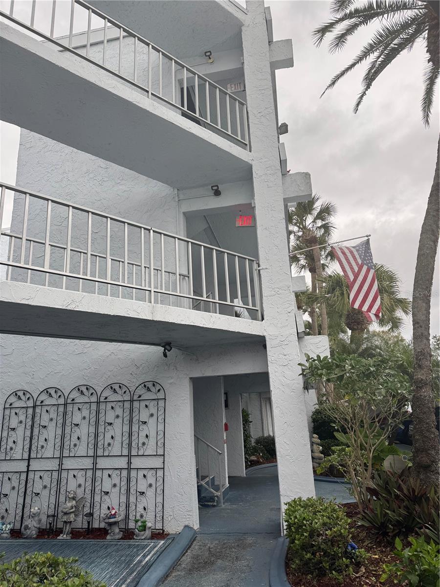 Photo 4 of 225 COUNTRY CLUB DR #C326