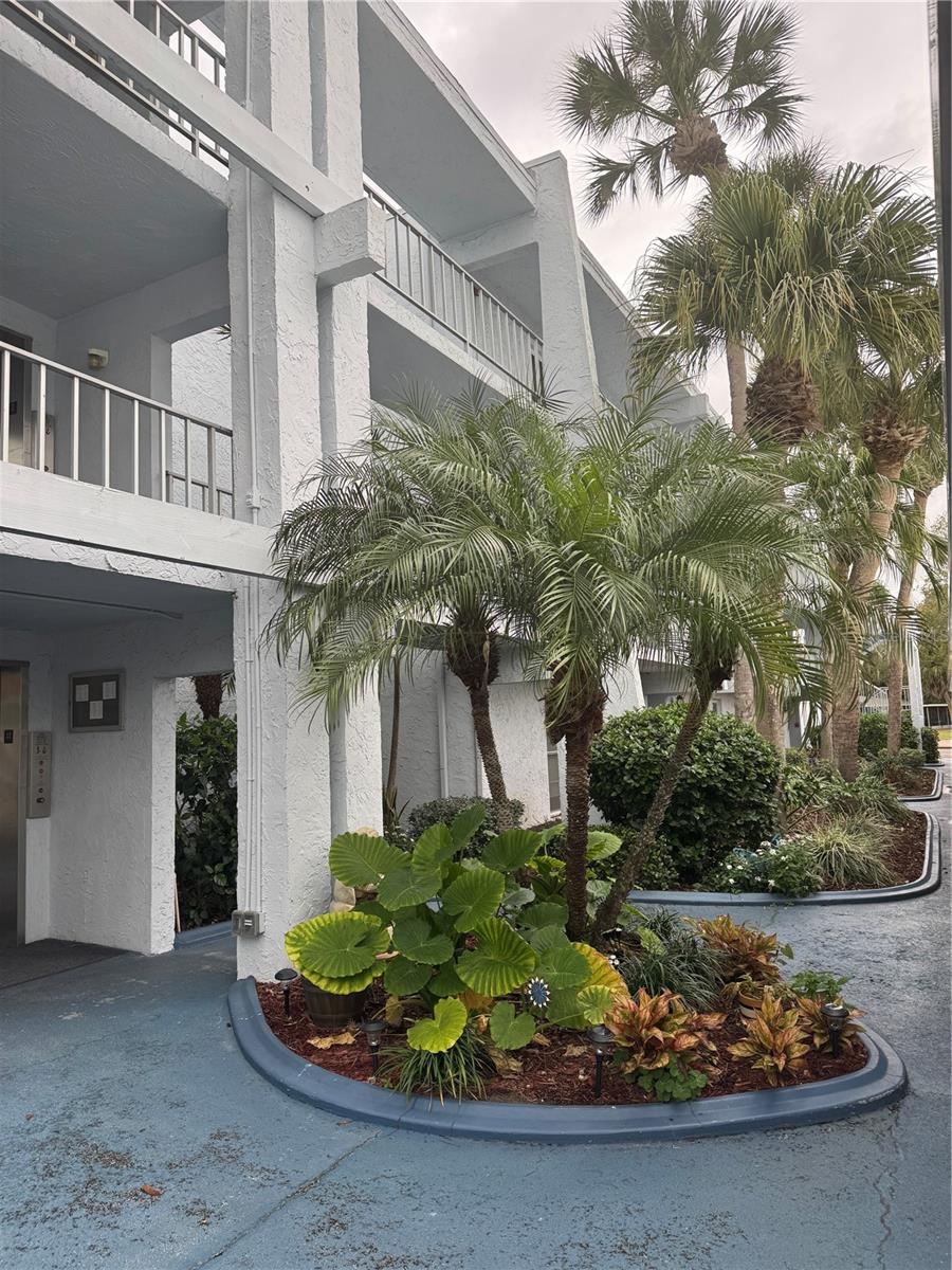 Photo 5 of 225 COUNTRY CLUB DR #C326