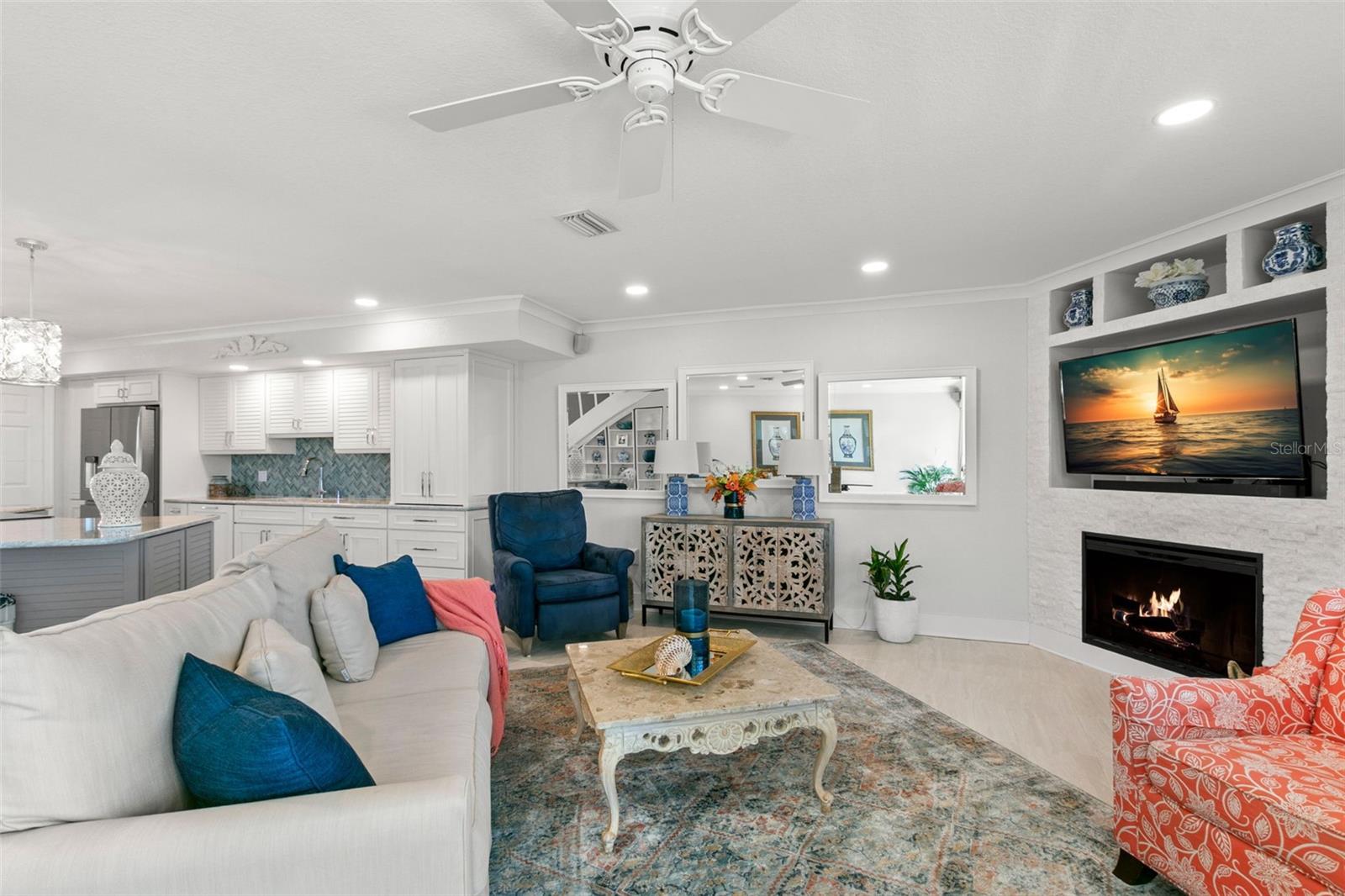Photo 5 of 433 S PAULA DR #31