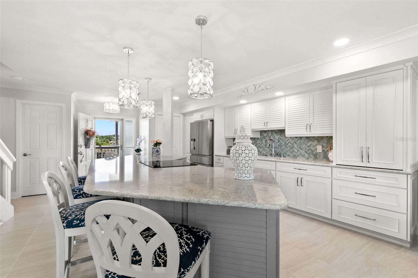 Photo 6 of 433 S PAULA DR #31