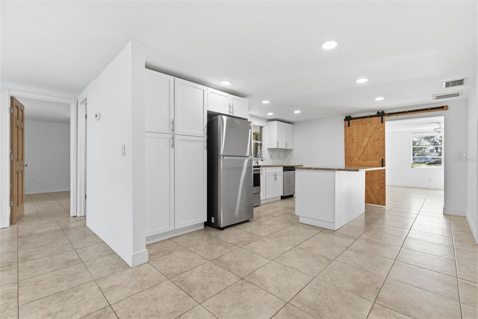 Photo 4 of 5802 GREENWOOD WAY