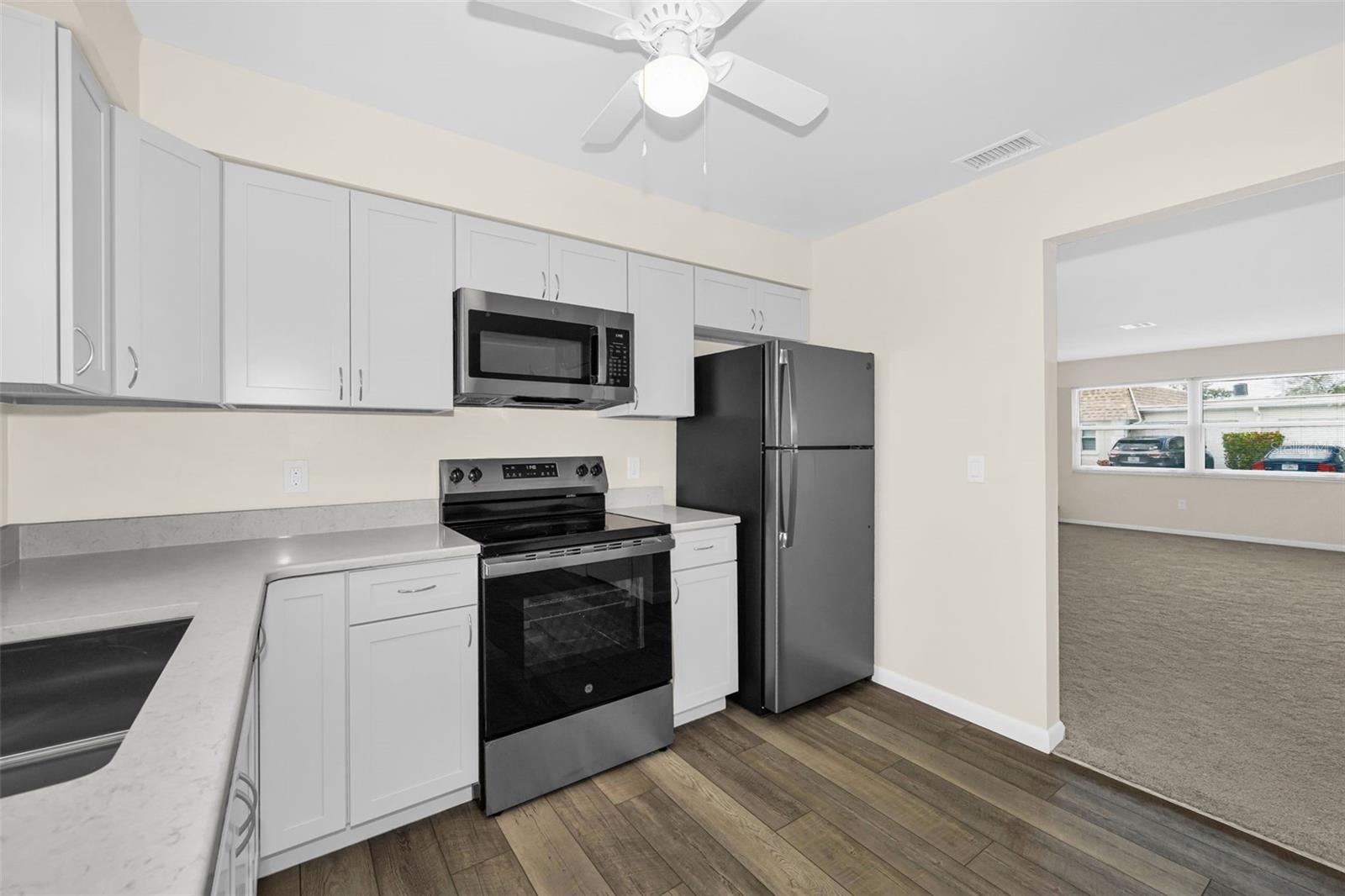 Photo 5 of 8315 BURGUNDY DR N #8315