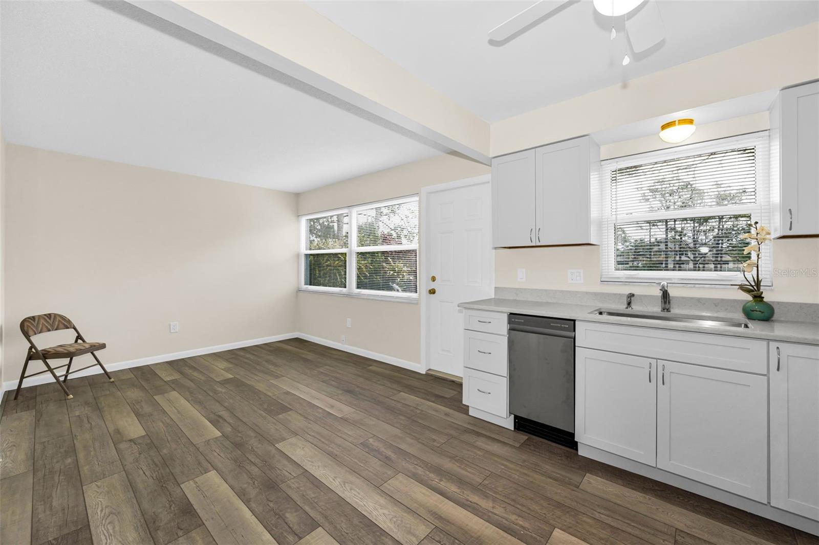 Photo 7 of 8315 BURGUNDY DR N #8315